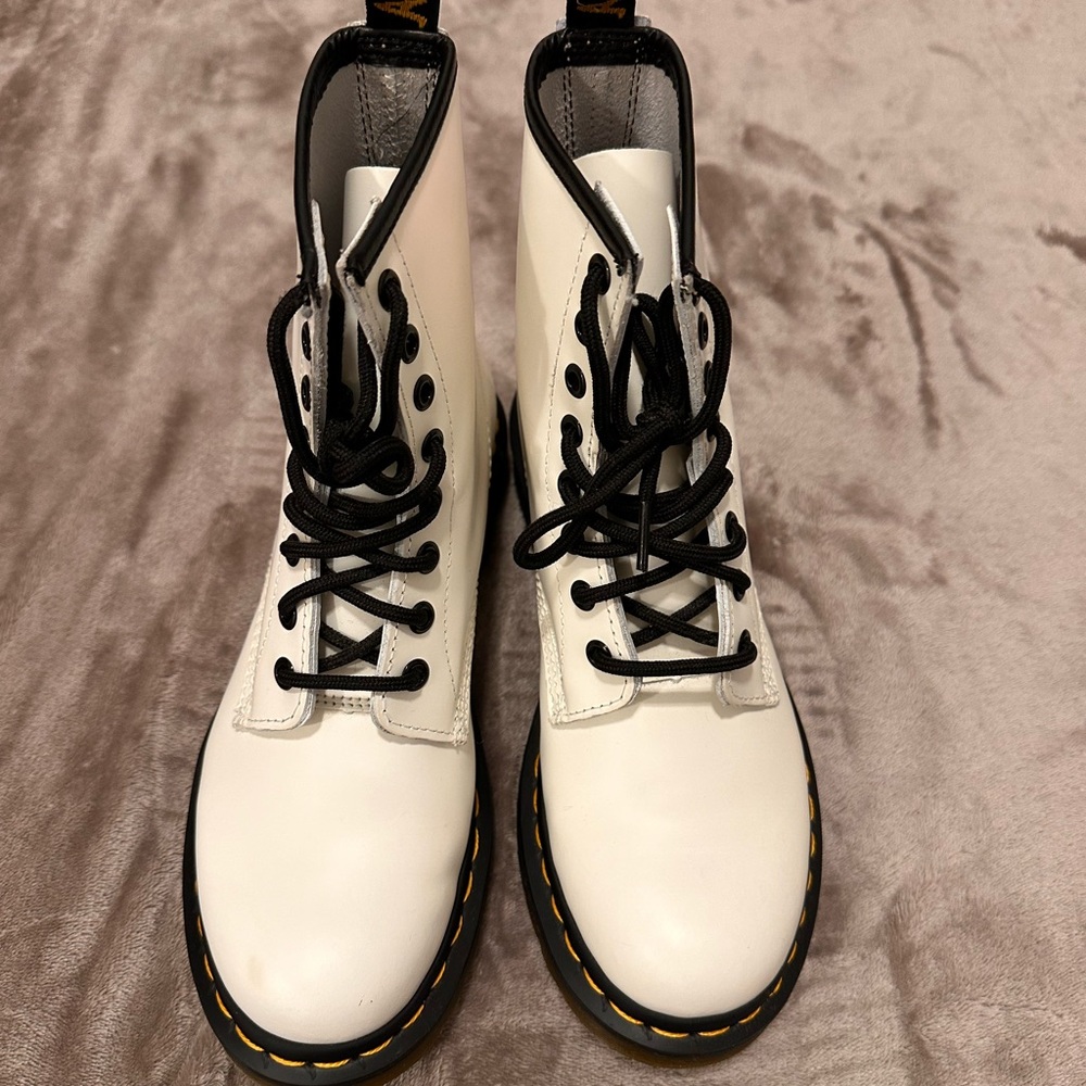 Doc Dr Martens Air Wair 1460 Smooth White Leather size 7